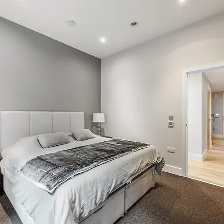 Large Modern One Bedroom Apartment London Exterior photo